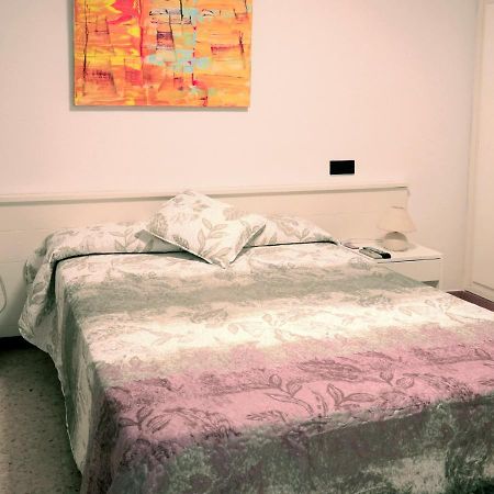 Hostal Lara Llança Εξωτερικό φωτογραφία