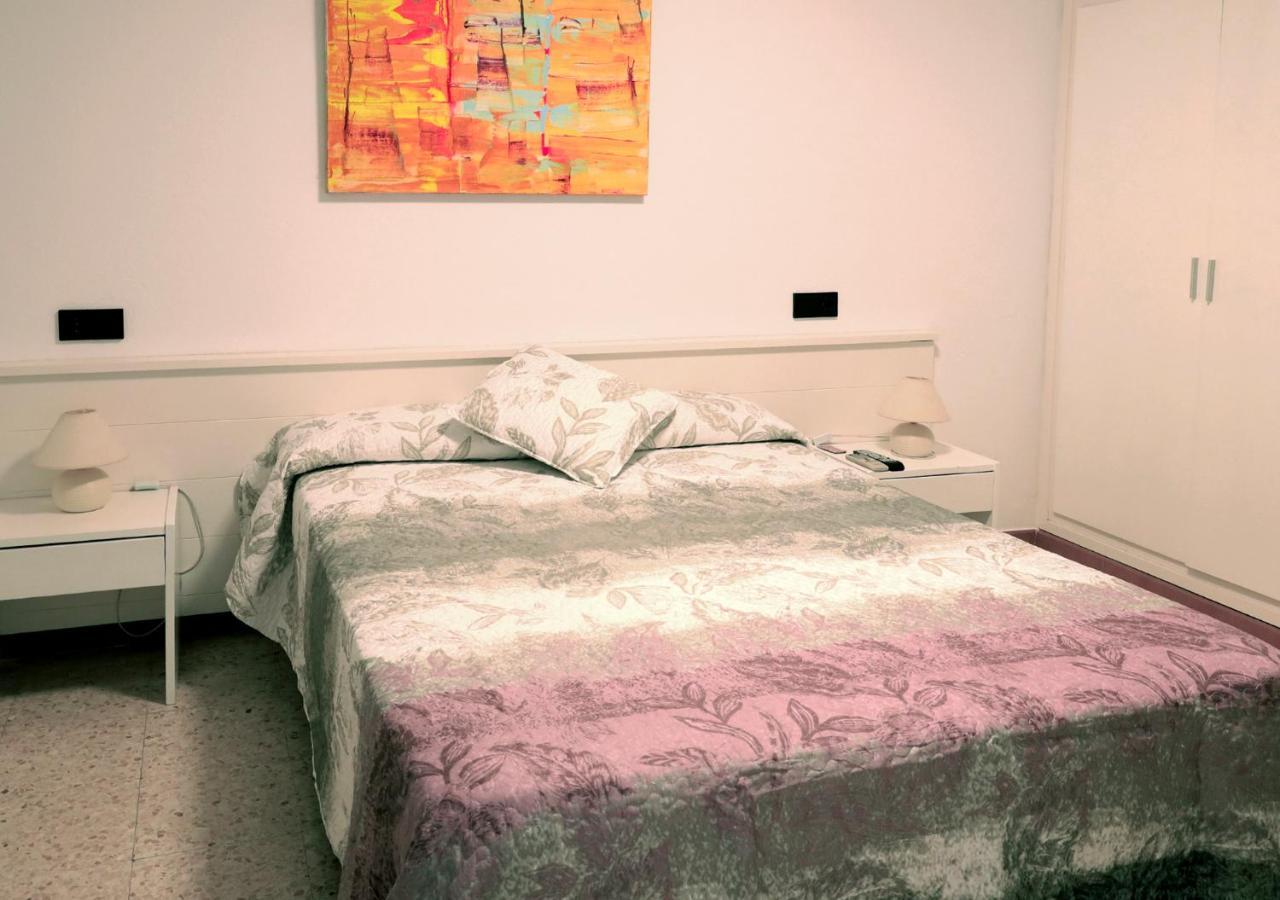 Hostal Lara Llança Εξωτερικό φωτογραφία